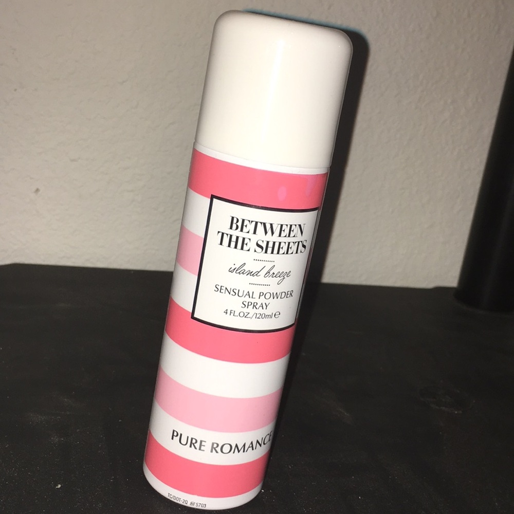 Between the Sheets Powder Spray - Island Breeze